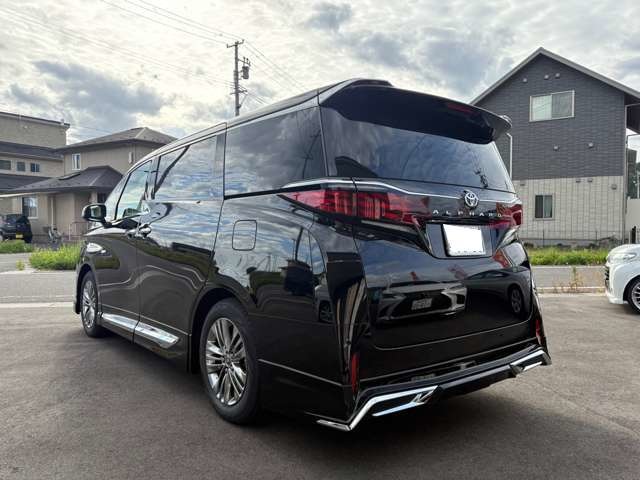 Toyota Alphard 4