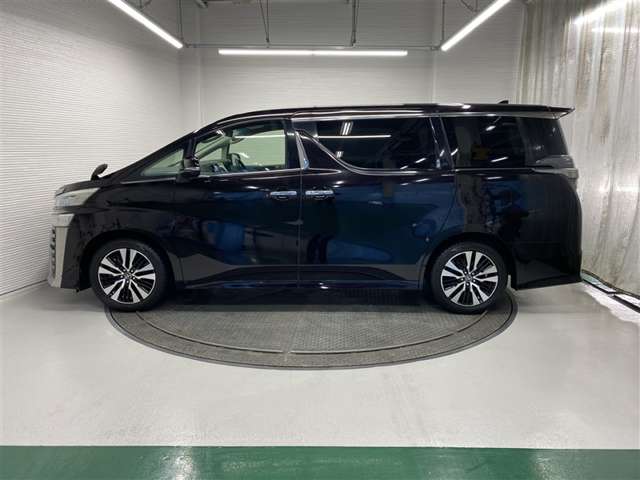 Toyota Vellfire 2