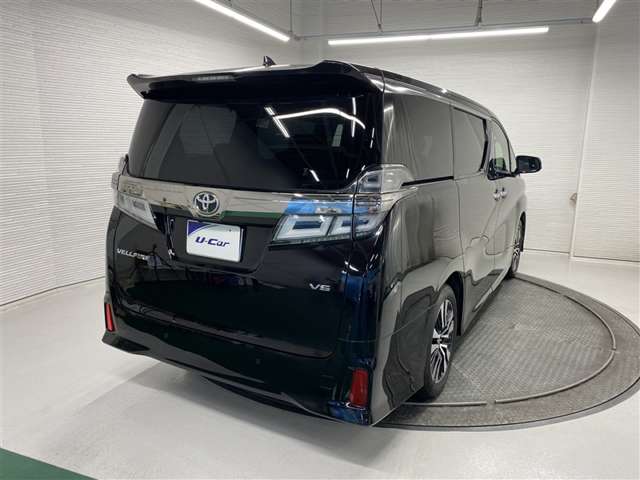 Toyota Vellfire 3