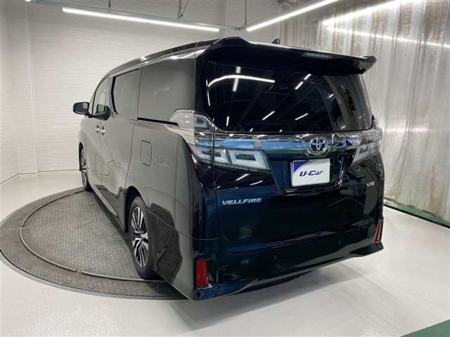 Toyota Vellfire 4
