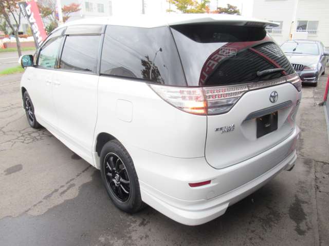 Toyota Estima Hybrid 11