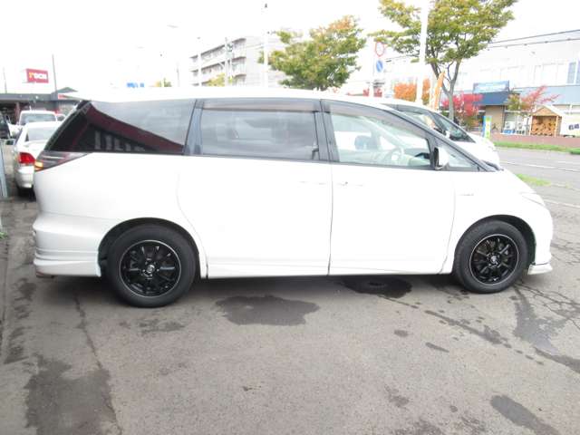 Toyota Estima Hybrid 12