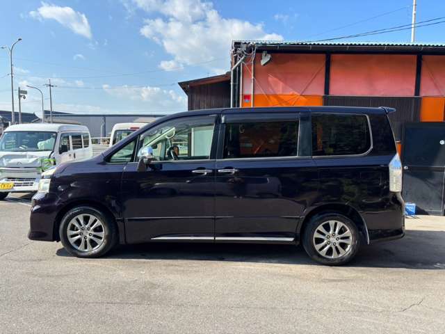 Toyota Voxy 6