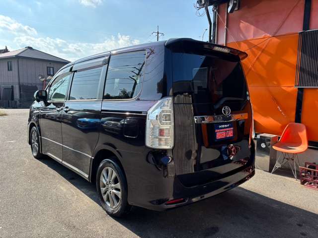 Toyota Voxy 7