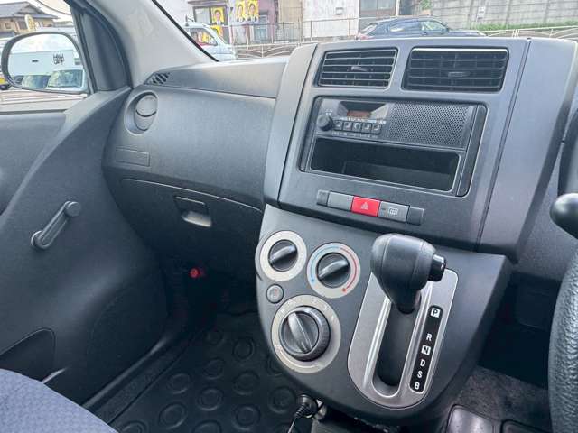 Daihatsu Mira 12