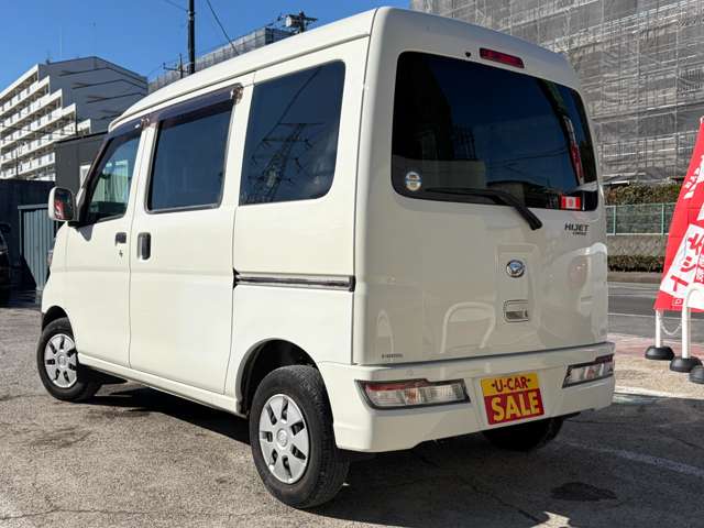 Daihatsu Hijet Cargo 4