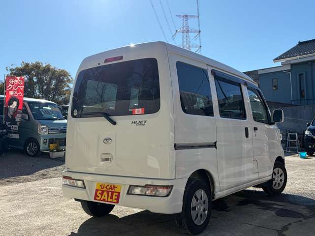 Daihatsu Hijet Cargo 6