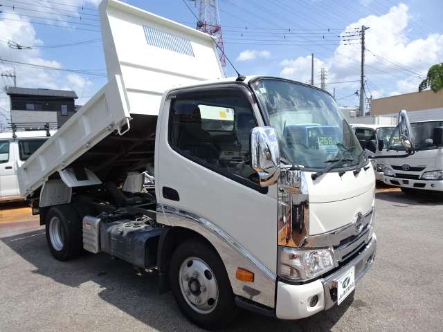 Hino Dutro 7