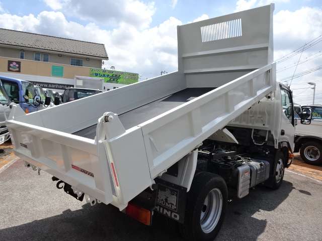 Hino Dutro 8
