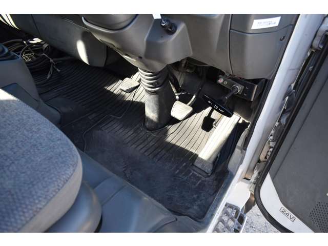 Mitsubishi Fuso Canter 12
