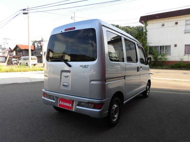Daihatsu Hijet Cargo 6