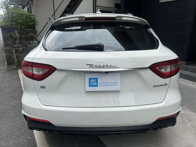 Maserati Levante 8