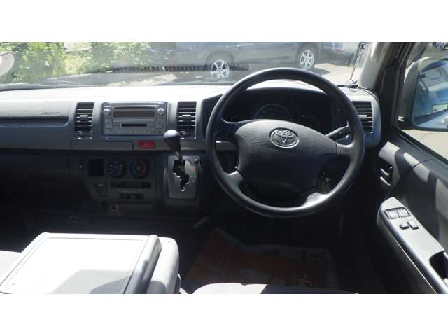 Toyota Regius Ace 8