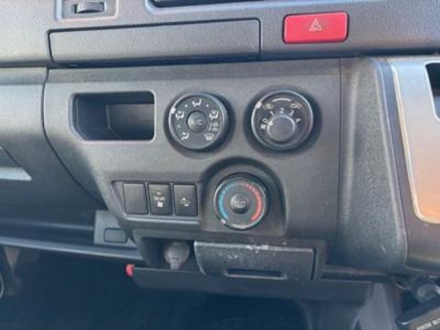 Toyota Hiace Van 11