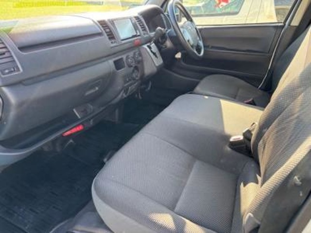 Toyota Hiace Van 3