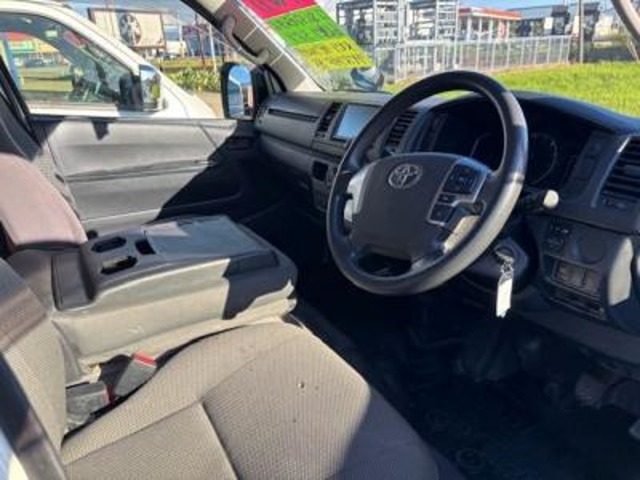 Toyota Hiace Van 5