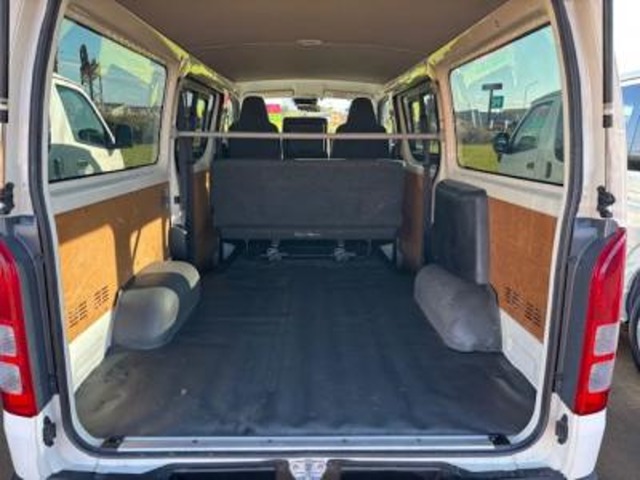 Toyota Hiace Van 7