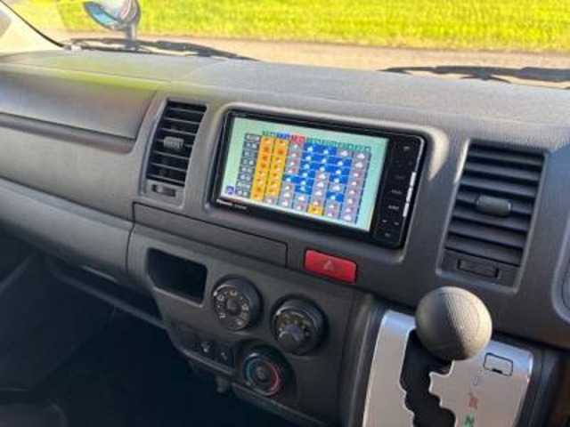 Toyota Hiace Van 9