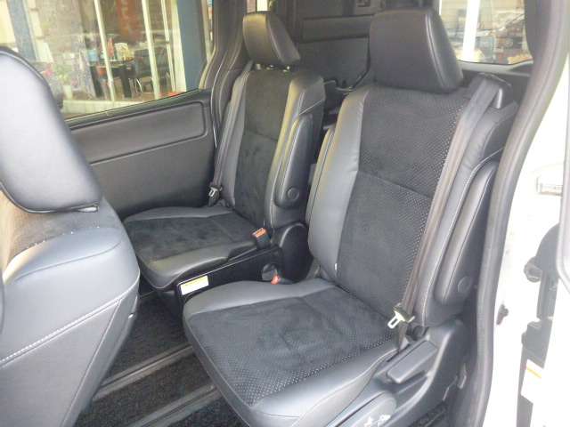 Toyota Voxy 7