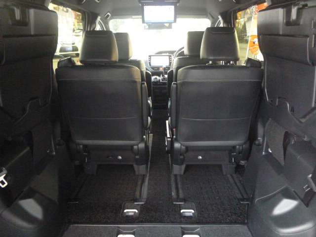 Toyota Voxy 9