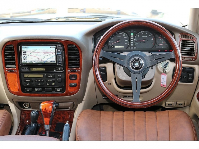 Toyota Land Cruiser 100 9