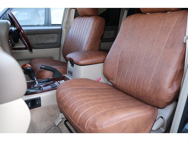Toyota Land Cruiser 100 10