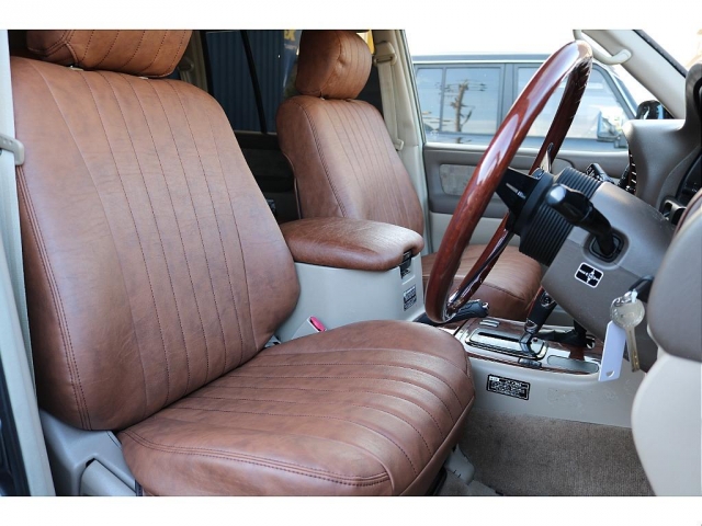 Toyota Land Cruiser 100 11