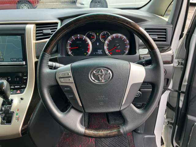 Toyota Vellfire 2
