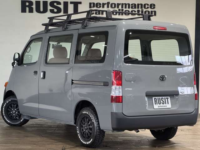 Toyota Town Ace Van 12