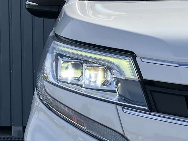 Toyota Noah 4