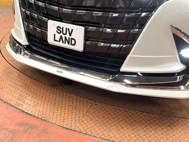 Toyota Alphard 3
