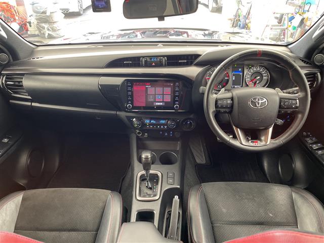 Toyota Hilux 2