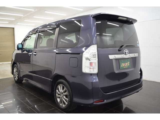 Toyota Voxy 11