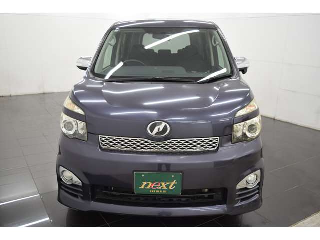 Toyota Voxy 8