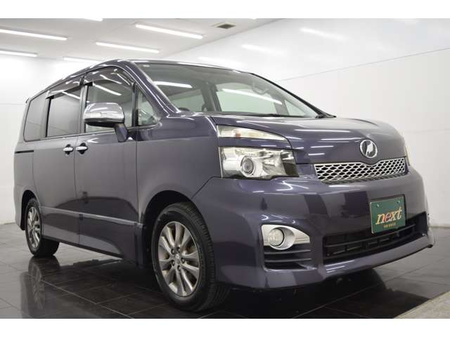 Toyota Voxy 9