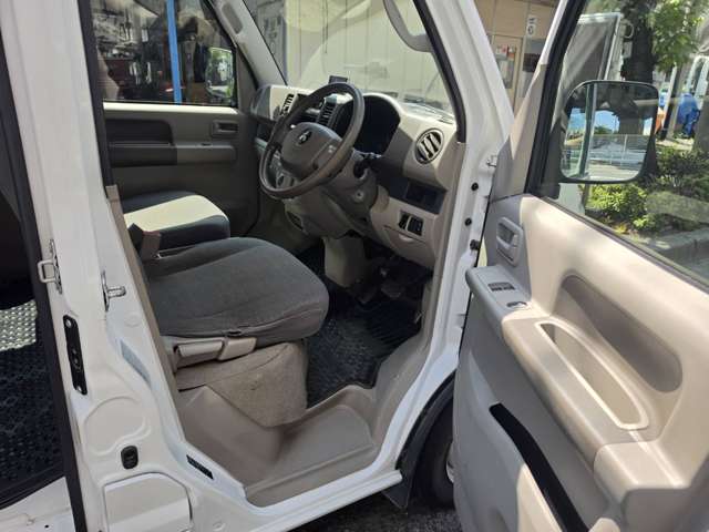 Mitsubishi Minicab Van 12