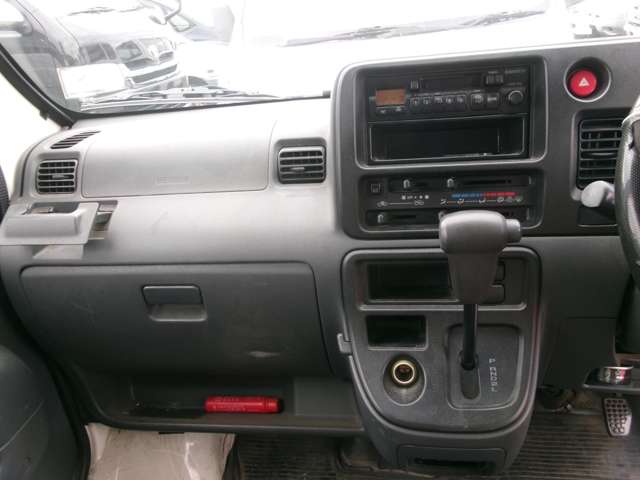 Daihatsu Hijet Cargo 11