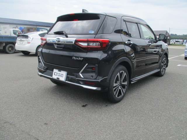 Daihatsu Rocky 7