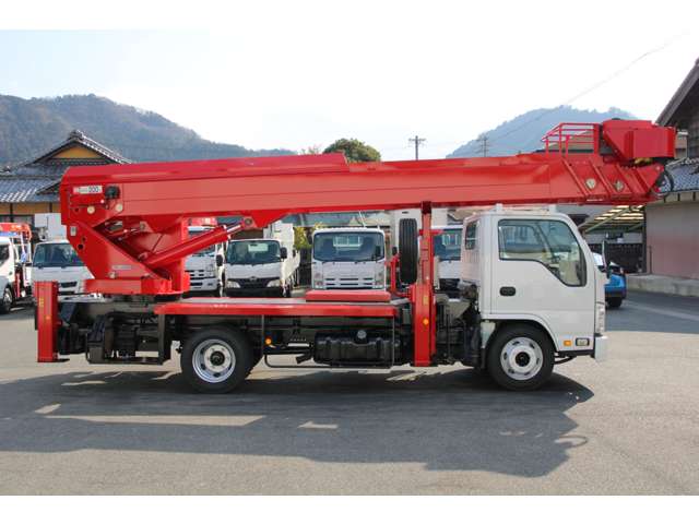 Isuzu Elf 7