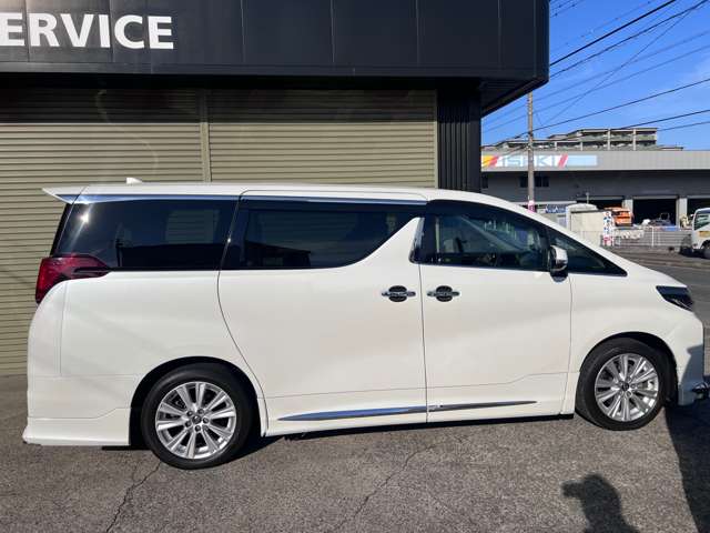Toyota Alphard 4