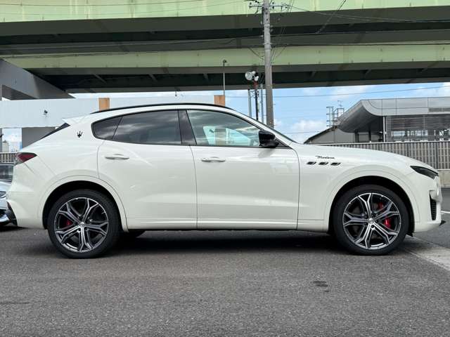 Maserati Levante 8