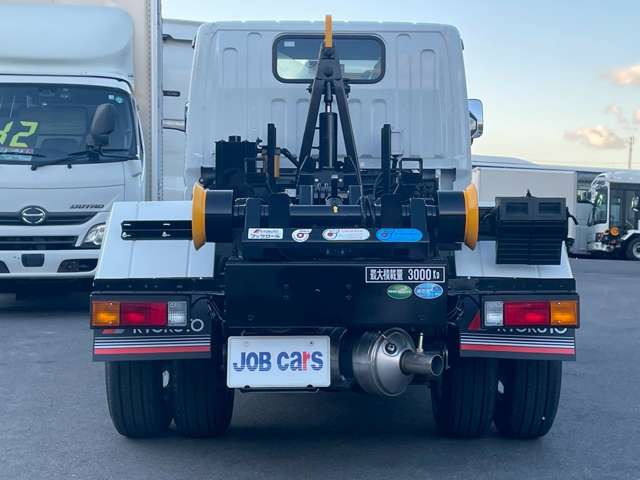 Mitsubishi Fuso Canter 4