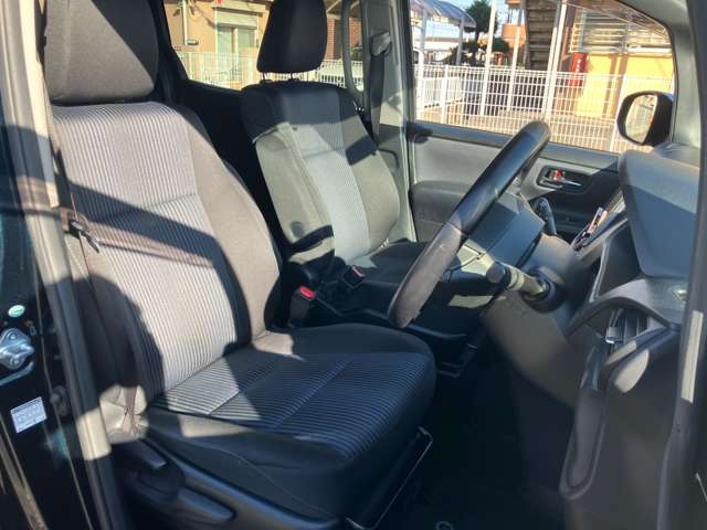 Toyota Voxy 11