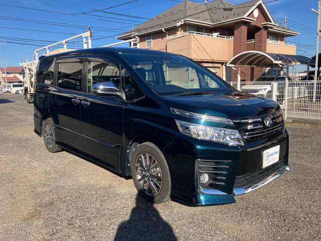 Toyota Voxy 3