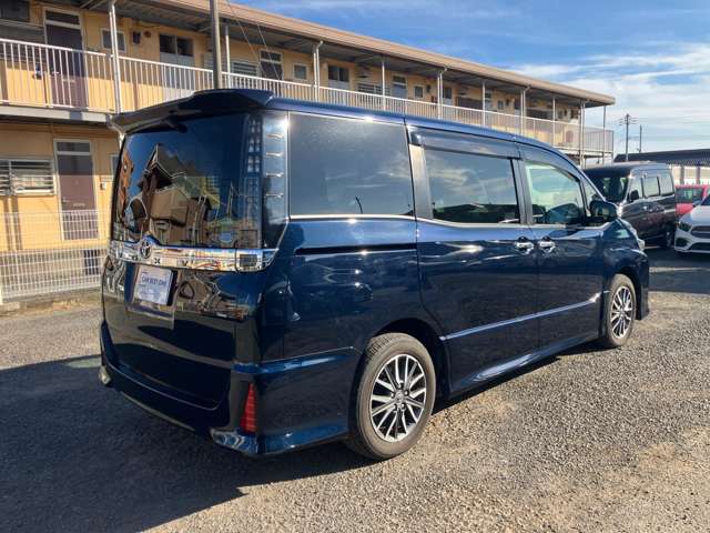 Toyota Voxy 5