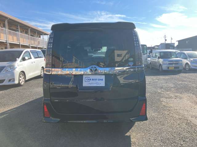 Toyota Voxy 6
