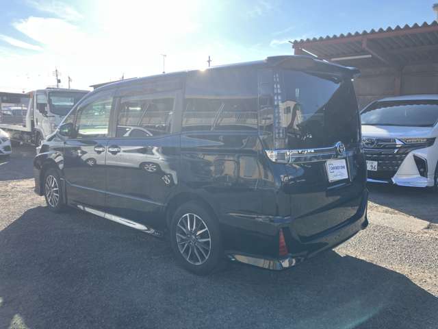 Toyota Voxy 7