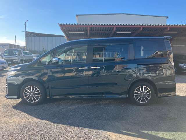 Toyota Voxy 8