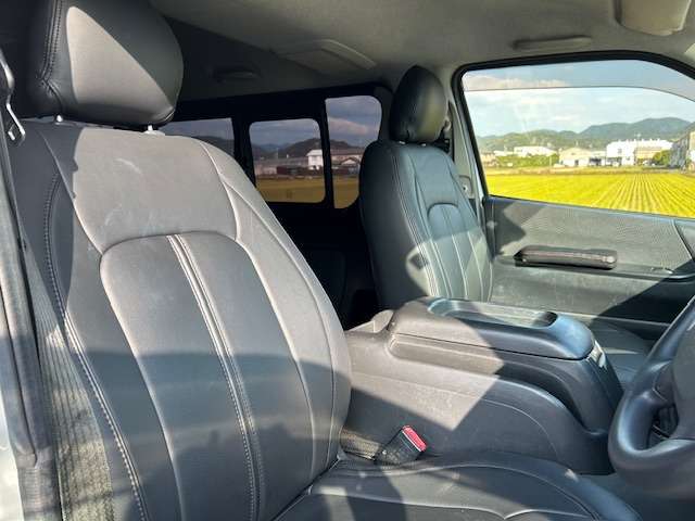 Toyota Hiace Van 11