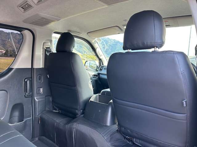 Toyota Hiace Van 12